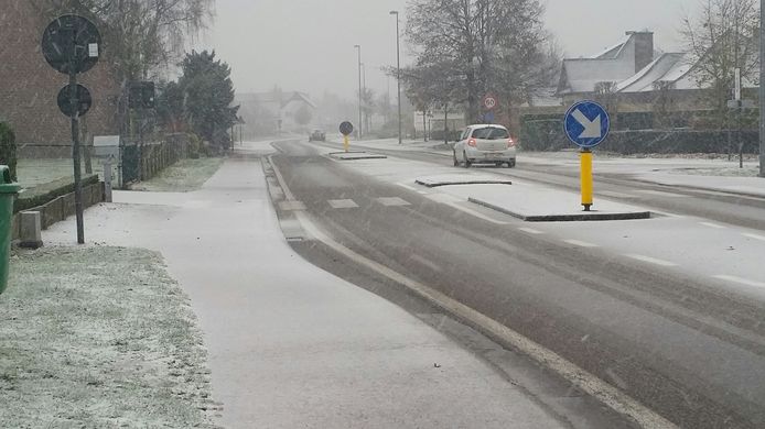 Later in de voormiddag viel ook in Limburg sneeuw, zoals hier in Opglabbeek.
