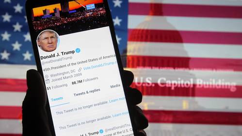 Mediaprof Ike Picone: “Het schorsen van Trumps Facebookaccount komt Mark Zuckerberg strategisch goed uit”