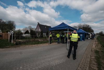 Stacaravans op Sinderense camping worden illegaal bewoond