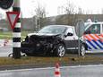 Beide auto's raakten flink beschadigd.