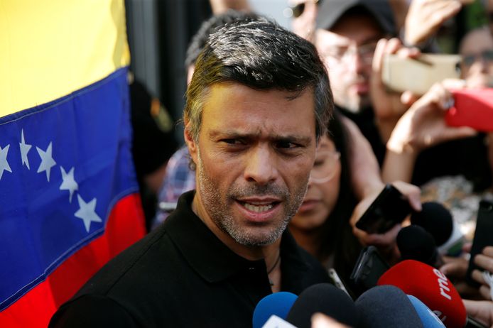 Leopoldo López (foto) zocht samen met zijn vrouw en één van zijn drie zoons toevlucht in de Spaanse ambassade in Caracas.