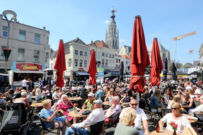 Proefdraaien met terrassen en 1,5 meter afstand is er maandag in Breda niet bij. De minister wil het niet hebben.