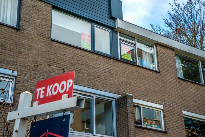 Bewoners van Voorhof II in Delft maken zich ernstige zorgen over de splitsing van eengezinswoningen op meerdere adressen.
