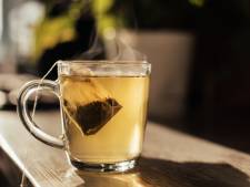 Kan een theeglas zomaar knappen? Zo zit het met het heet water in een glas