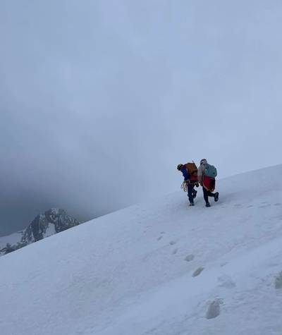 Verkleumde Nederlanders op Zugspitze gered: sneakers en joggingbroeken blijken geen match voor winterse bergtocht
