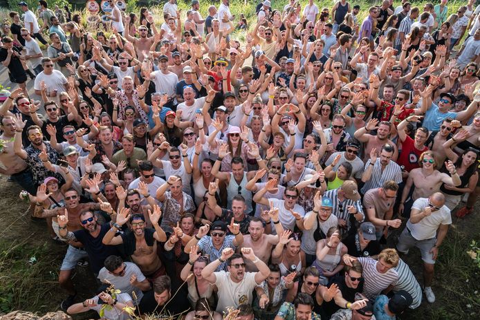 Ronnie Retro al Rave Cave.