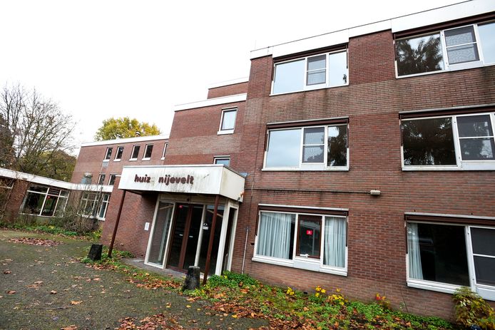 Huize Nijevelt transformeert van een verzorgingshuis naar een locatie waar reguliere huurders, maar ook huurders via het Leger des Heils samenwonen.