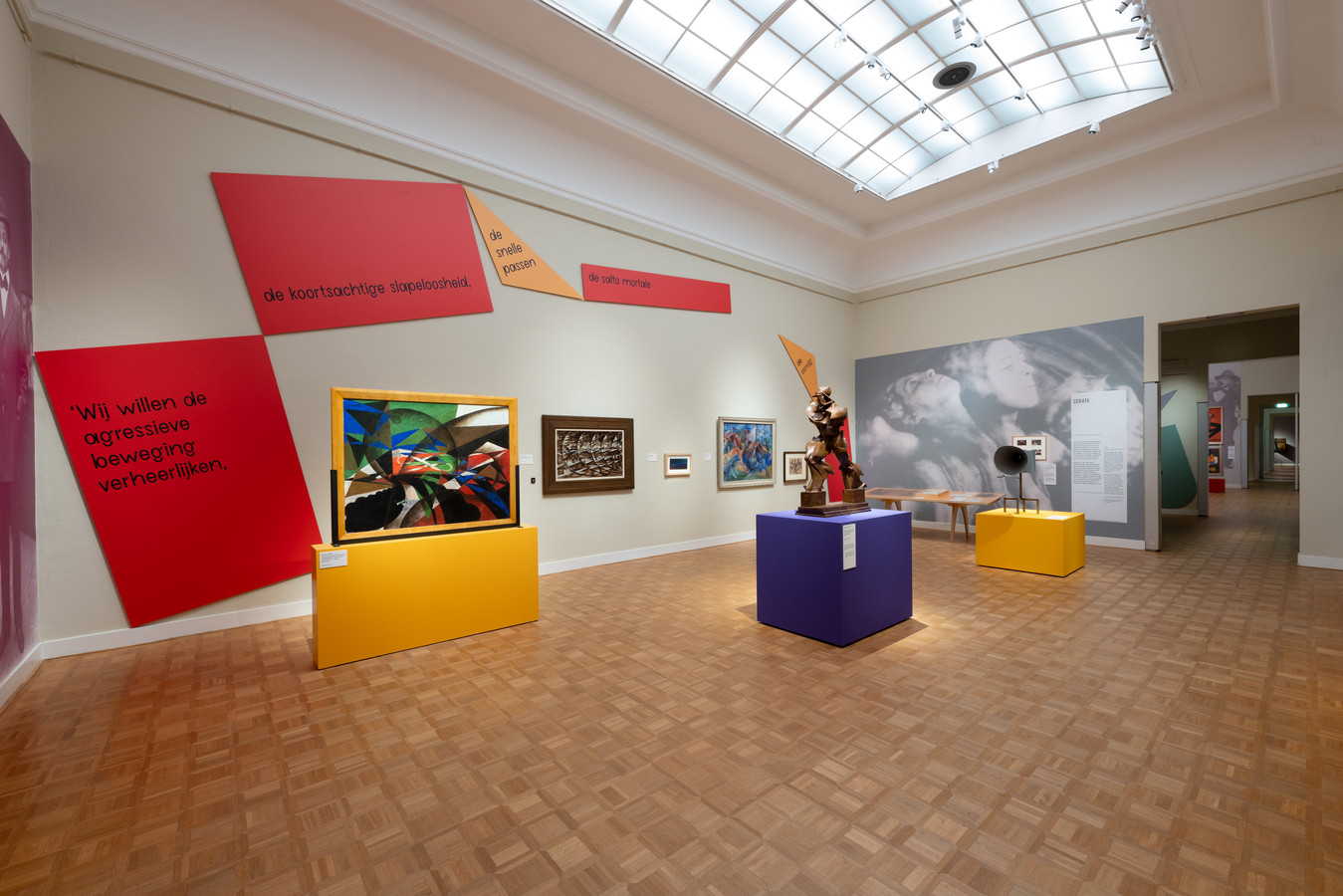 Beeld van de tentoonstelling ‘Marinetti en het futurisme’ zoals die nu is te zien in het Rijksmuseum Twenthe.