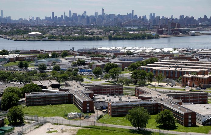 Het gevangeniscomplex van Rikers Island.
