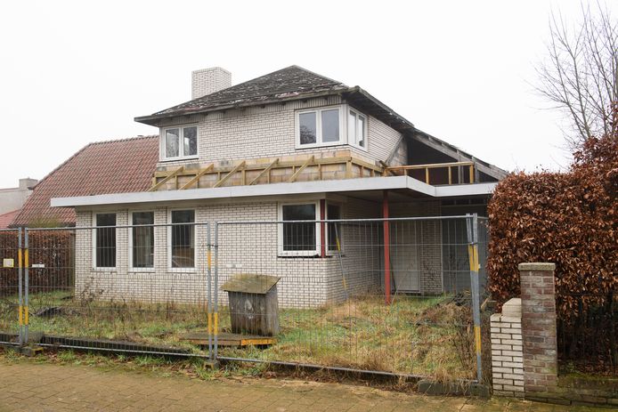 De nooit afgebouwde woning aan de Heideveldweg in Overdinkel.