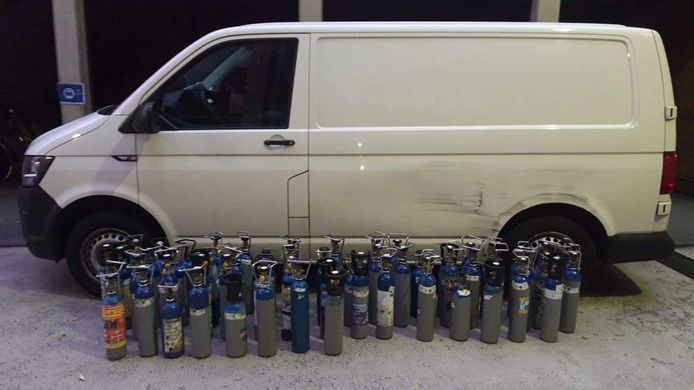 De politiezone nam 60 flessen in beslag