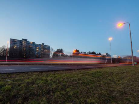 Terug naar 100 km/u om stikstofregels? De vlag gaat uit in de wijk Heusdenhout aan de A27 bij Breda