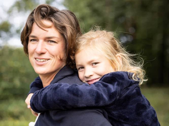 Nadja is met dochtertje op wereldreis om moord op haar man te verwerken. “Ik kan niet doen alsof alles altijd leuk is”