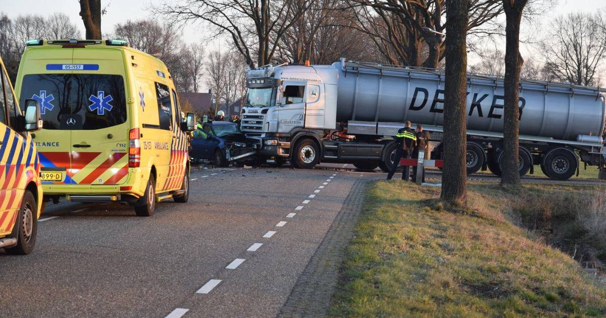 Traumaheli opgeroepen bij zwaar ongeval in Vriezenveen.