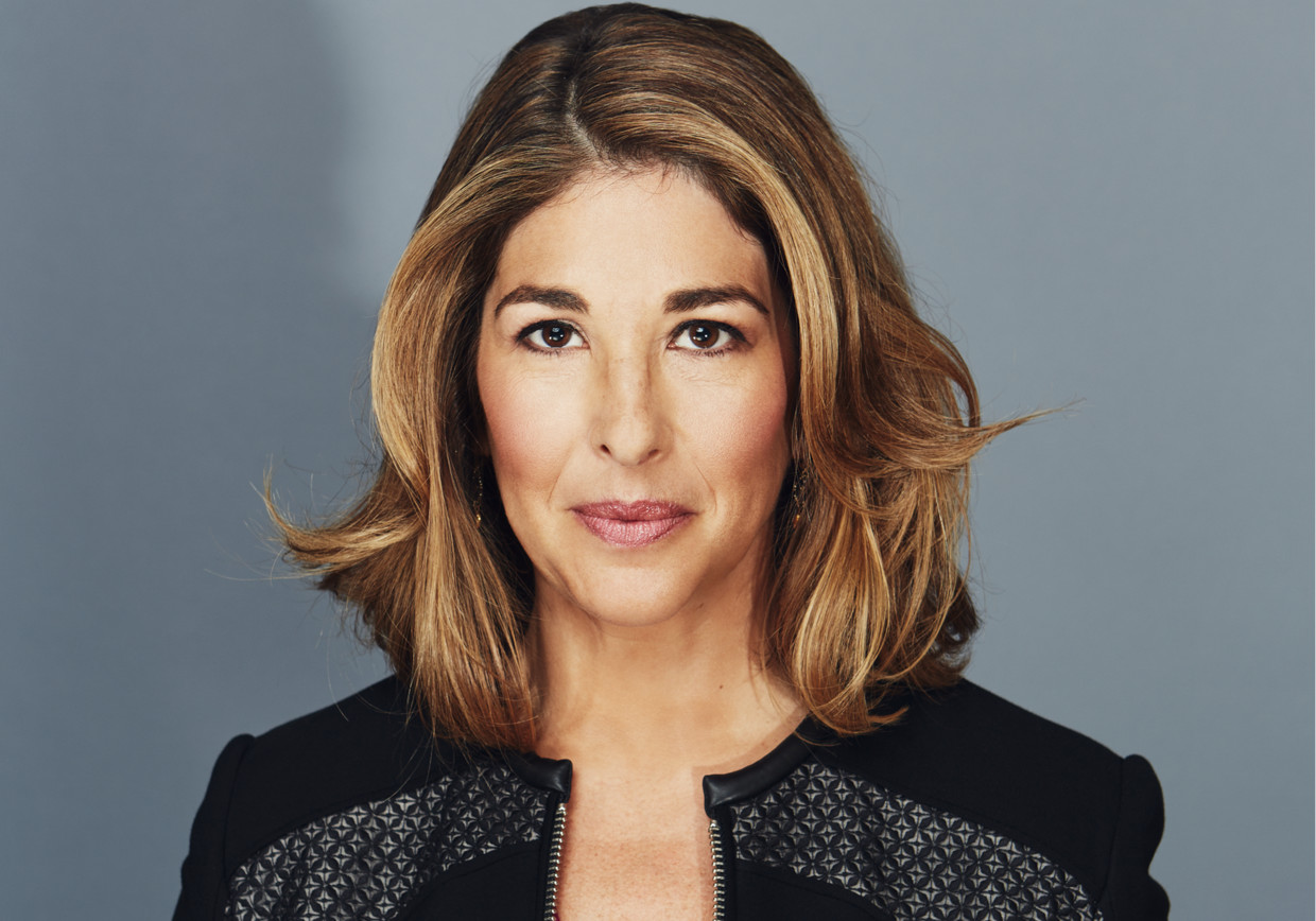 Naomi Klein (1970) werd in 1999 beroemd met ‘No Logo’, over multinationals. ‘Brand!’, waaruit dit essay afkomstig is, is het vijfde in het Nederlands vertaalde boek van de Canadese auteur. Beeld  