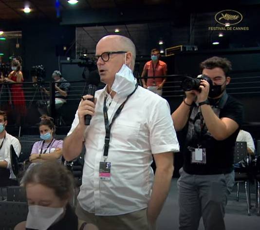 Le journaliste Fiachra Gibbons lors de la conférence de presse de "Bac Nord" au Festival de Cannes.