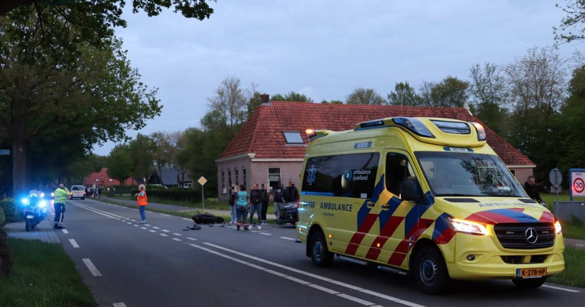 Scooterrijder raakt gewond na botsing met auto in Paasloo.