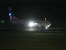 Brandweer uit voorzorg naar Eindhoven Airport, toestel met barst in een ruit landt veilig
