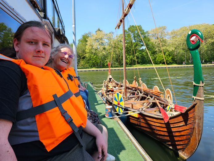 Rune Theunis kreeg een boottocht in een echt Vikingschip cadeau van ‘Make a Wish’ en het ‘Viking Genootschap’.