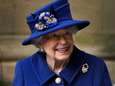 Britse koningin na nachtje in ziekenhuis weer ‘goedgehumeurd’ aan het werk 