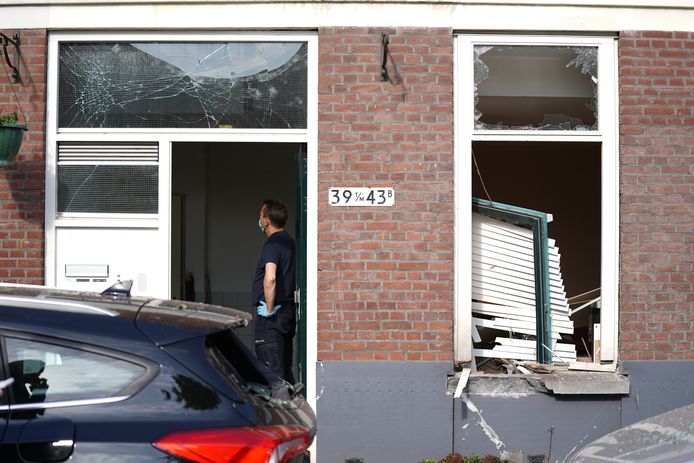 De bomaanslag op de woning aan de Jagthuisstraat in Rotterdam had een enorme ravage tot gevolg.