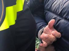 Medewerker en klant nachtwinkel Groningen overmeesteren gewapende overvaller