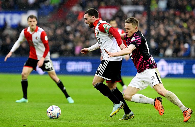 Il Feyenoord non è stato infastidito dal suo titolo nazionale.  “Saremo i campioni della peonia, saremo i campioni della peonia!”