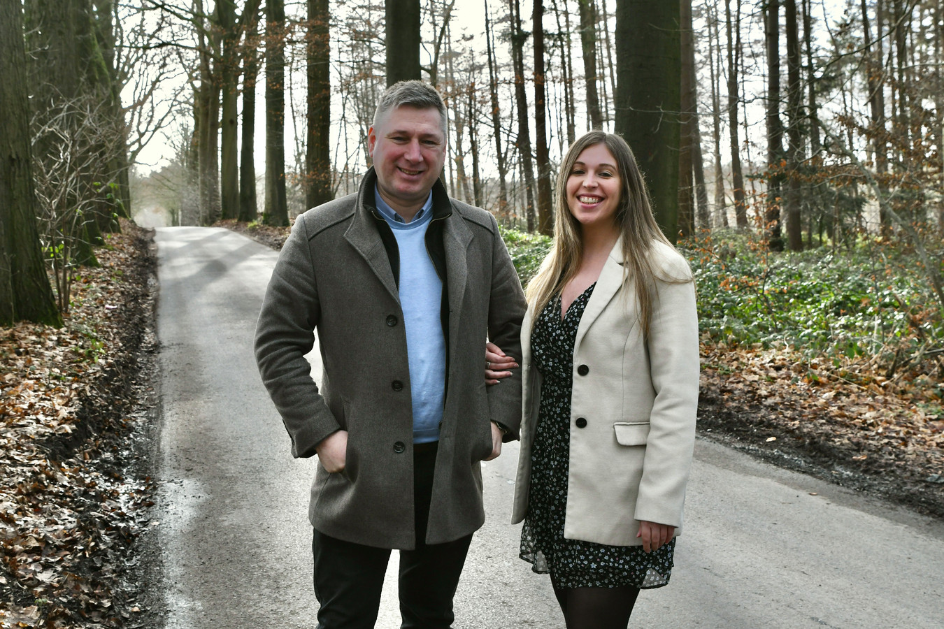 Steven Madou en Annelies Declerck van Madou vastgoed op één van hun favoriete plekjes in de bosrijke omgeving van Wingene.