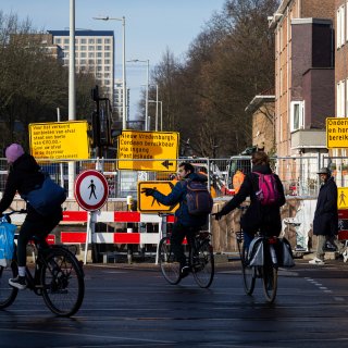 Al 1,5 jaar gaan ondernemers Postjesweg gebukt onder werkzaamheden, compensatie ingewikkeld: ‘Echt dramatisch’