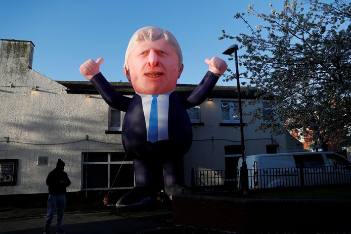 Een opblaasbare Boris Johnson bij het Mill House Leisure Centre in Hartlepool. De stad, traditioneel Labour, komt nu in handen van de conservatieven.