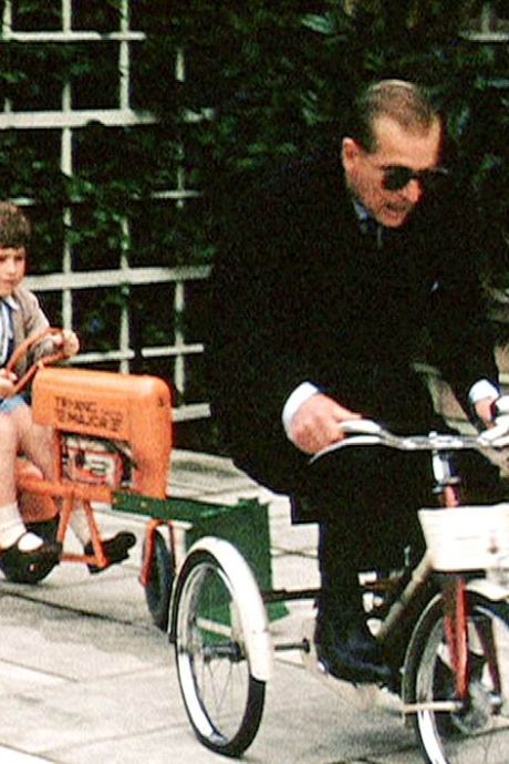 Moutarde au plafond et course à vélo: la famille royale partage des souvenirs inédits avec le prince Philip