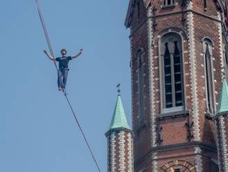 Koorddanser wandelt Topdagen in op 35 meter hoogte