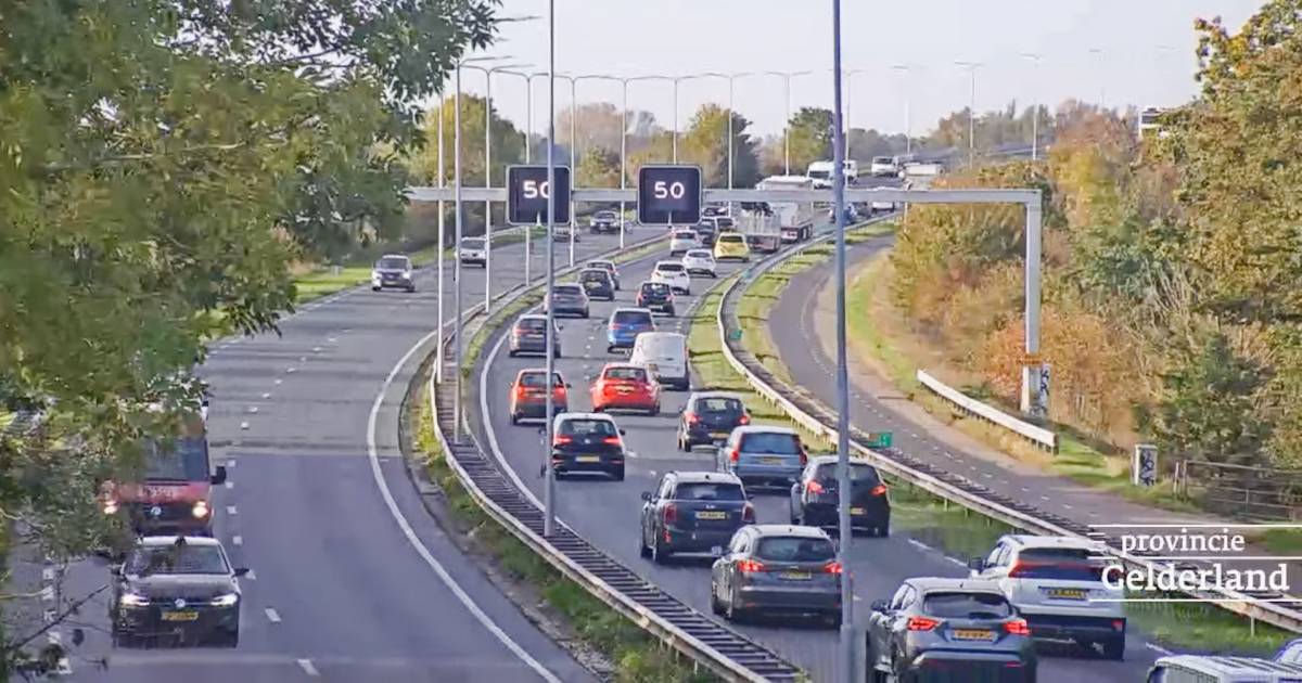 File van een uur bij Arnhem na ongeluk bij GelreDome.