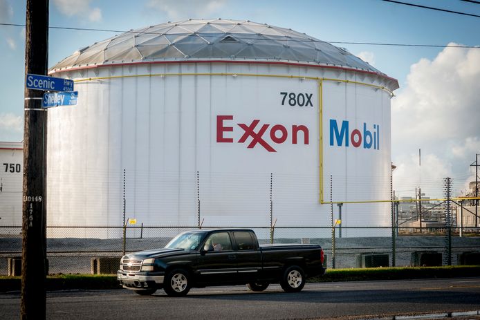 Een opslagtank van ExxonMobil. Deze oliereus kreeg, net als Shell, deze week een flinke klap te verwerken.