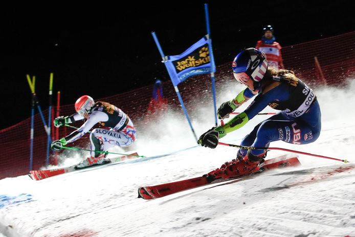 Mikaela Shiffrin en Petra Vlhova op een parallelslalom in Courchevel.