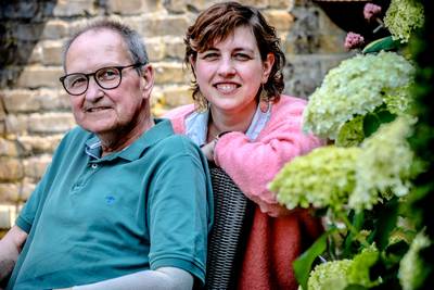 Vader en dochter vochten samen tegen kanker, maar Karel (59) verloor de strijd: “We organiseren geen begrafenis, wel een levensfeest”