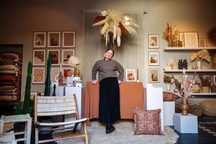 Sanne Van Riel (29) in haar nieuwe pop-upstore FAMM, the collection: "Ik vind het belangrijk dat ik gezelligheid bij iemand thuis kan brengen.”