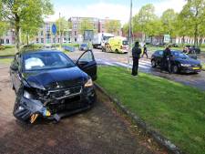 Gewonde na botsing tussen twee personenauto's op Mahatma Gandhisingel in Zoetermeer