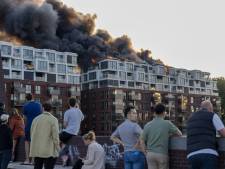 95 woningen voorlopig onbewoonbaar na brand, veel gezinnen met jonge kinderen getroffen
