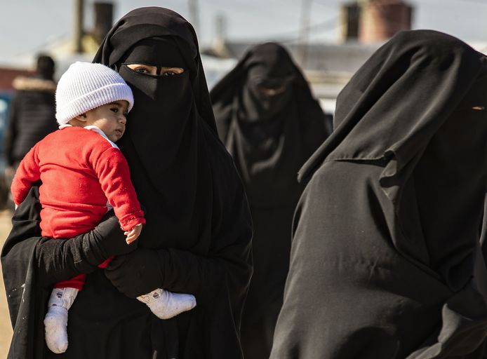 Une épouse de djihadiste dans le camp syrien d’Al-Hol