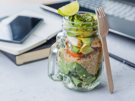 Met kliekjes lunchen, minder mailen en nog 8 tips hoe je zelf 'groen' doet op kantoor