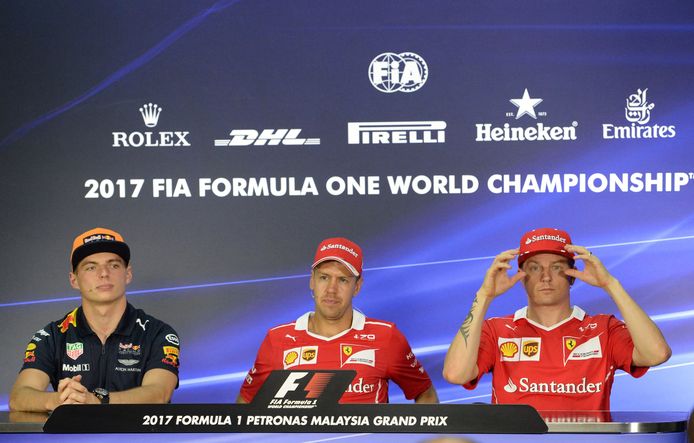 Max Verstappen naast Ferrari-coureurs Sebastian Vettel en Kimi Räikkönen.