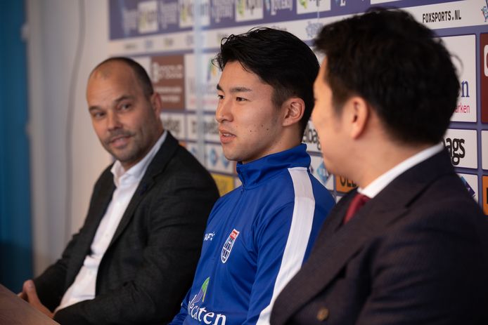 Nakayama maakt eerste minuten in het PEC Zwolle-shirt ...