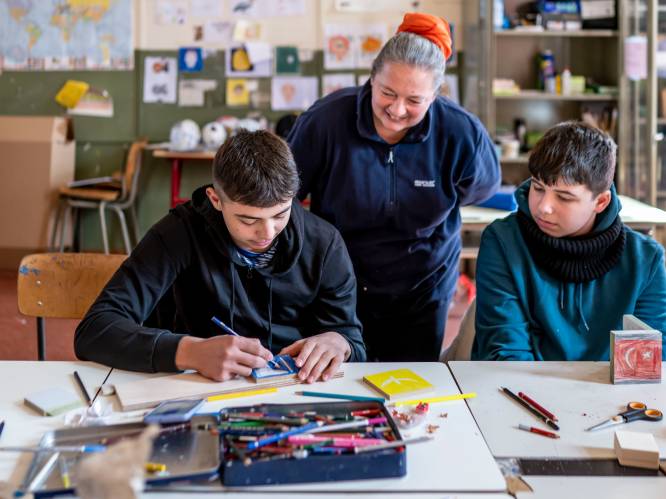 Honderden anderstalige jongeren wachten mogelijk nog tot september op een school