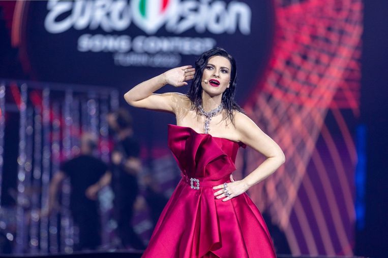 Songfestivalpresentatrice Laura Pausini heeft rond de finale van het songfestival corona opgelopen. Beeld Getty Images
