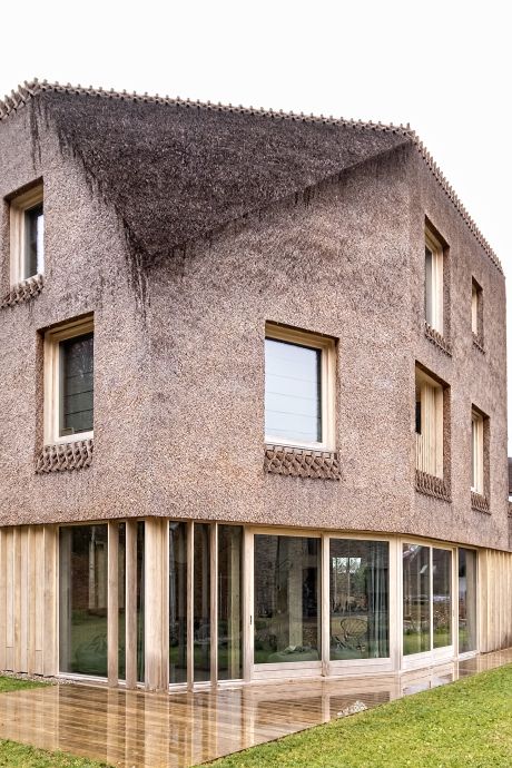 Onbegrijpelijk dat we zó vervuilend bouwen, dus ontwierp architect Yaike dit houten droomhuis