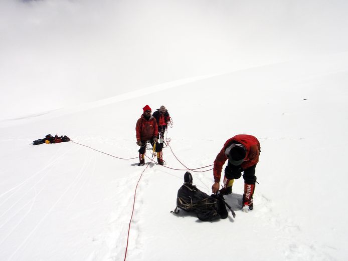 Het zoekteam ging in juni op zoek naar de acht vermiste alpinisten. Ze vonden zeven lichamen en de videobeelden afkomstig van een GoPro.