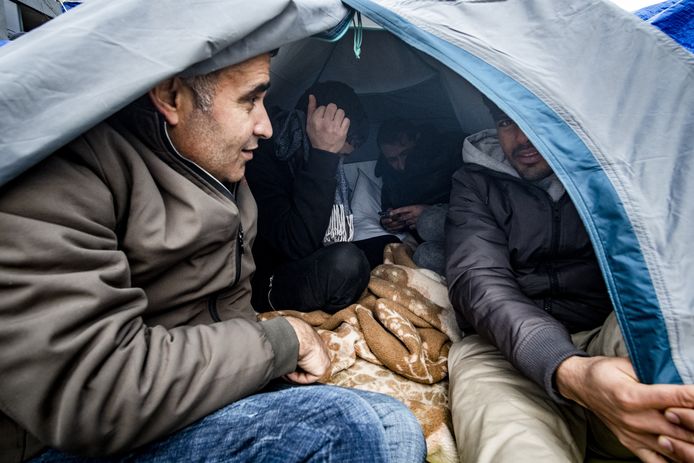 Twee maanden geleden kampeerden tientallen asielzoekers in tentjes aan het Klein Kasteeltje.