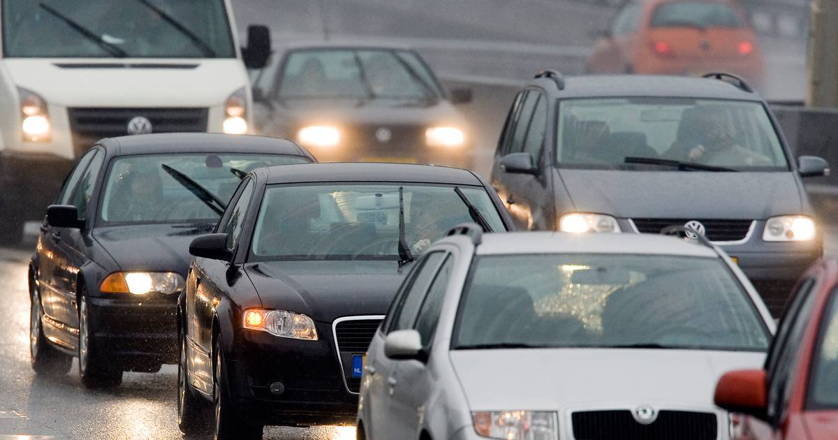 N50 bij Kampen dicht na ongeluk: file neemt toe.