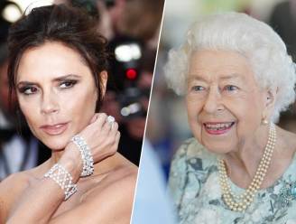 Queen Elizabeth was inspiratiebron van Victoria Beckham: “Ze was het ultieme icoon in elk opzicht”